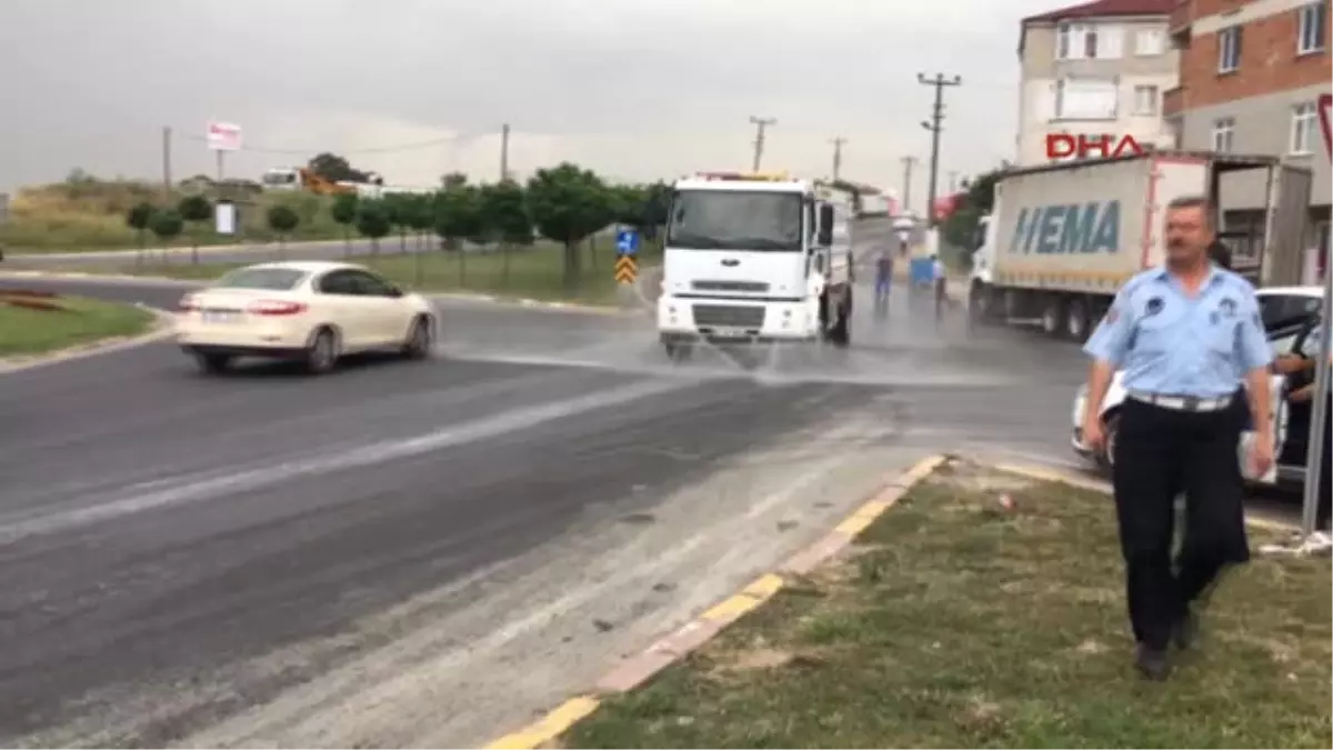 Tekirdağ Kamyondan Düşen Iki Varildeki 4 Ton Hidroklorik Asit Yola Döküldü