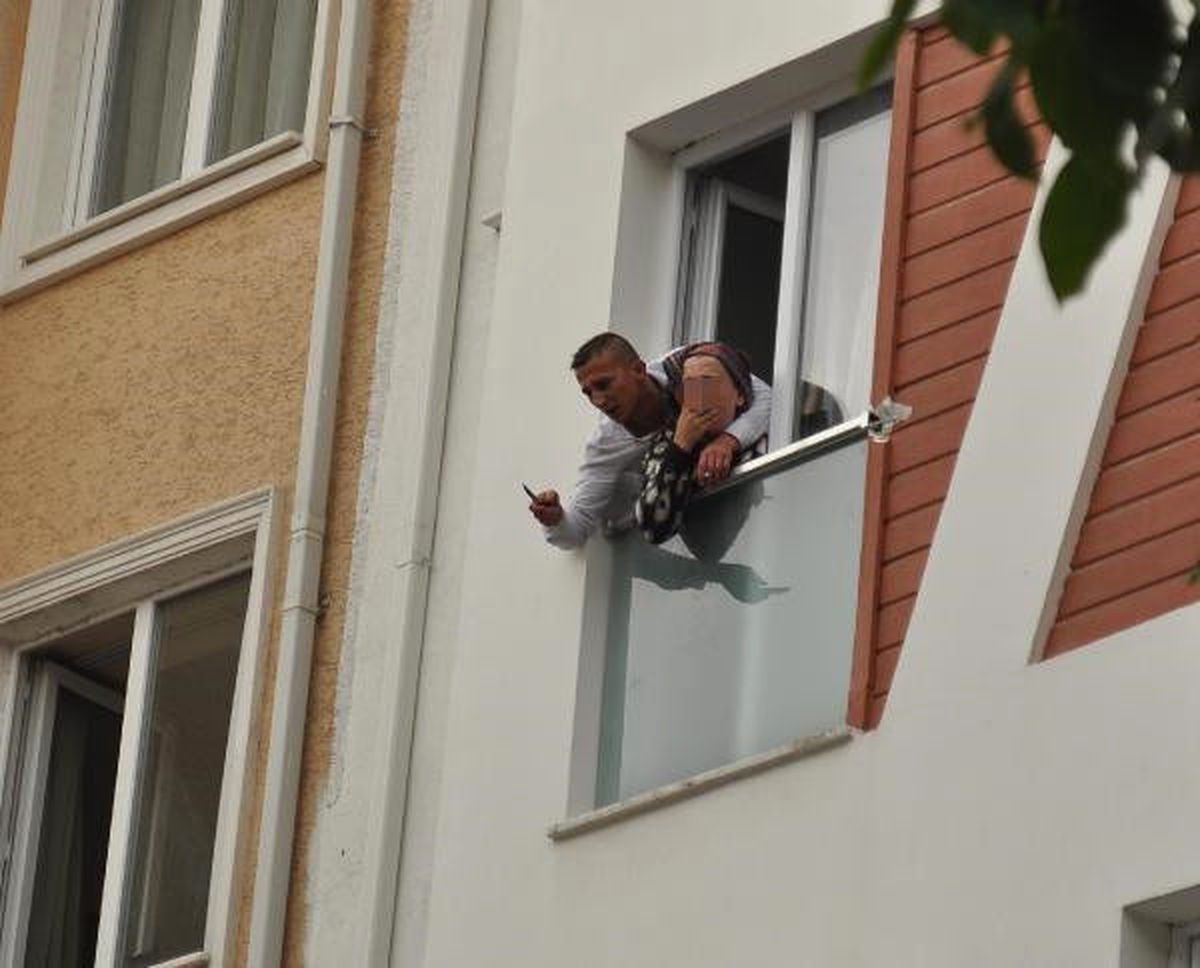 Üniversiteli Kızı Evinde Rehin Alıp Dehşet Saçtı