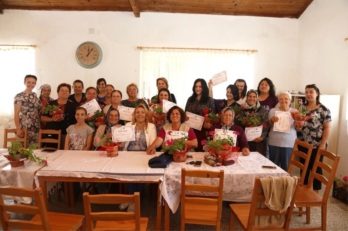 Urla\'da Kadınlara Yönelik Takı Kursu ve Liderlik Eğitimi