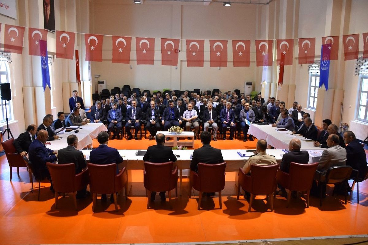 Vali Aktaş Eskipazar\'da Muhtarlarla Bir Araya Geldi.