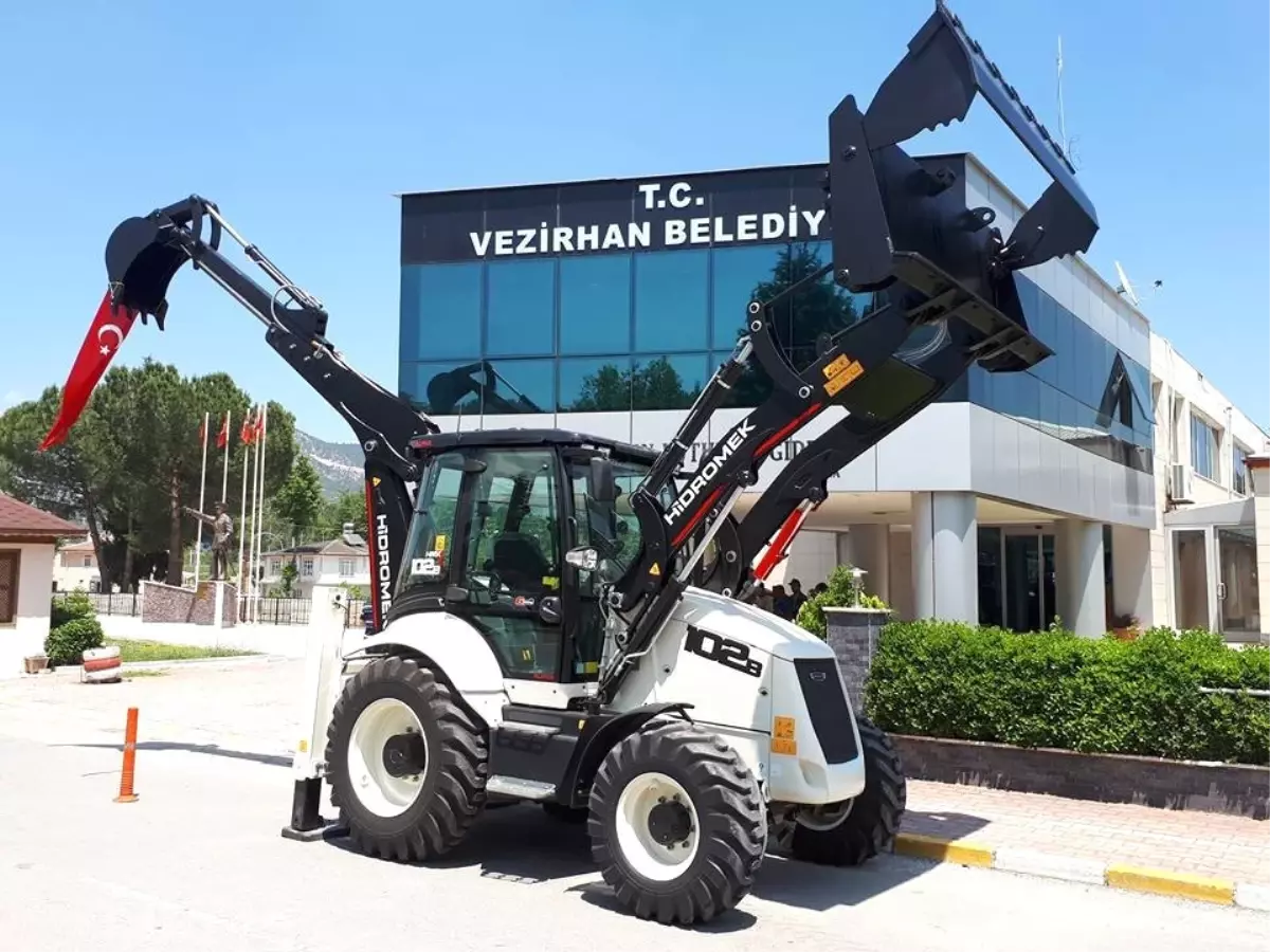 Vezirhan Belediyesi Araç Filosuna Yeni İş Makinesi Eklendi