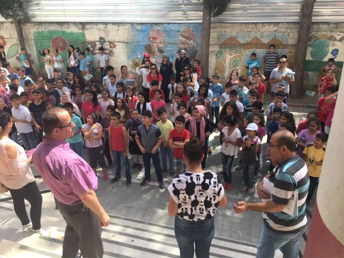 Adana Yüreğir Efendi Halil Ortaokulu\'nda Karne Heyecanı