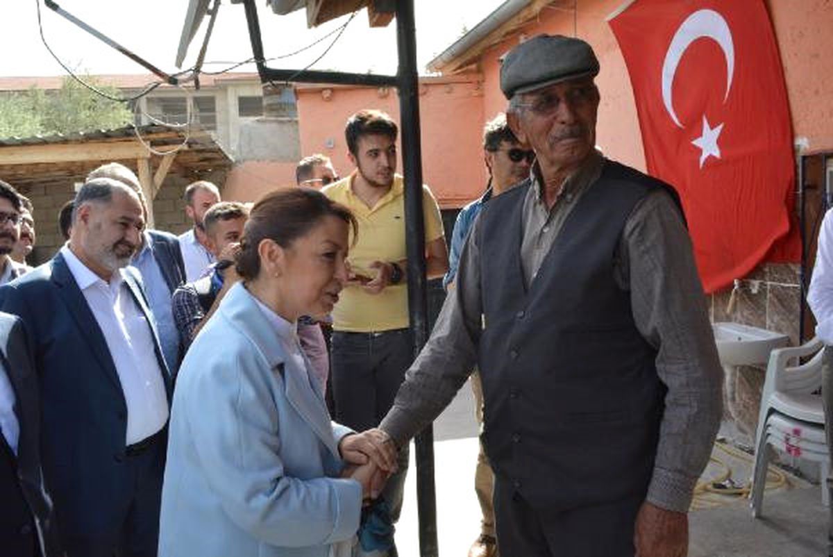AK Parti Genel Başkan Yardımcısı Öznür Çalık, Ömer Halisdemir\'in Kabrini Ziyaret Etti