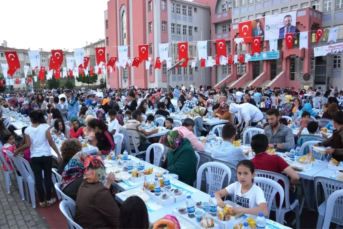 Akpınar TOKİ Konutlarında Toplu İftar Yapıldı