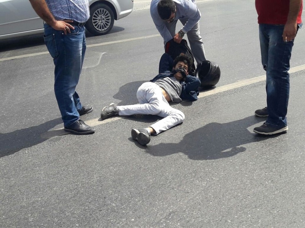 Antalya\'da Otomobil ile Motosiklet Çarpıştı: 2 Yaralı