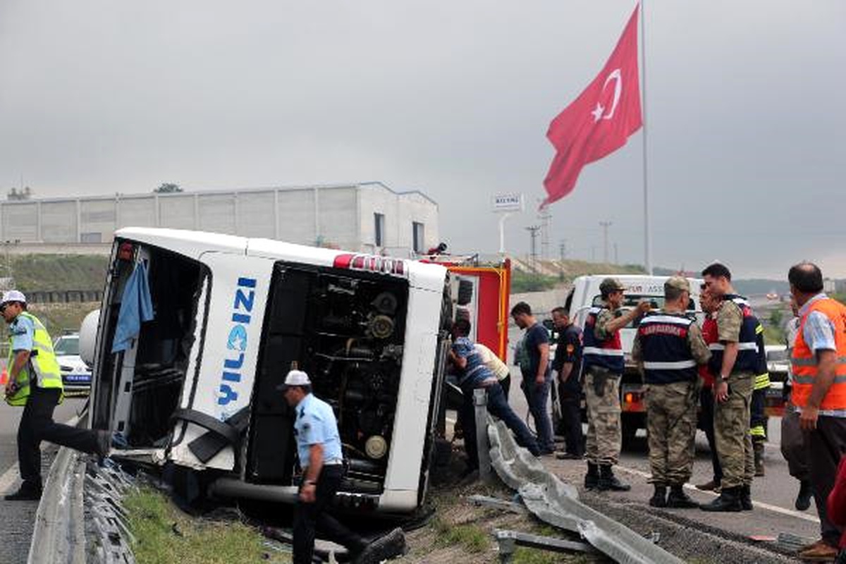 Askerleri Taşıyan Otobüs Kaza Yaptı : 47 Yaralı (2)
