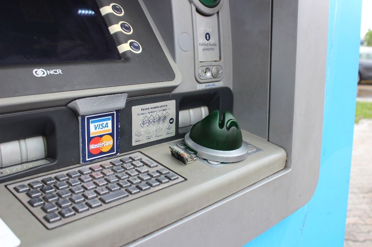 Atm\'ye Kurulan Düzenek Son Anda Fark Edildi