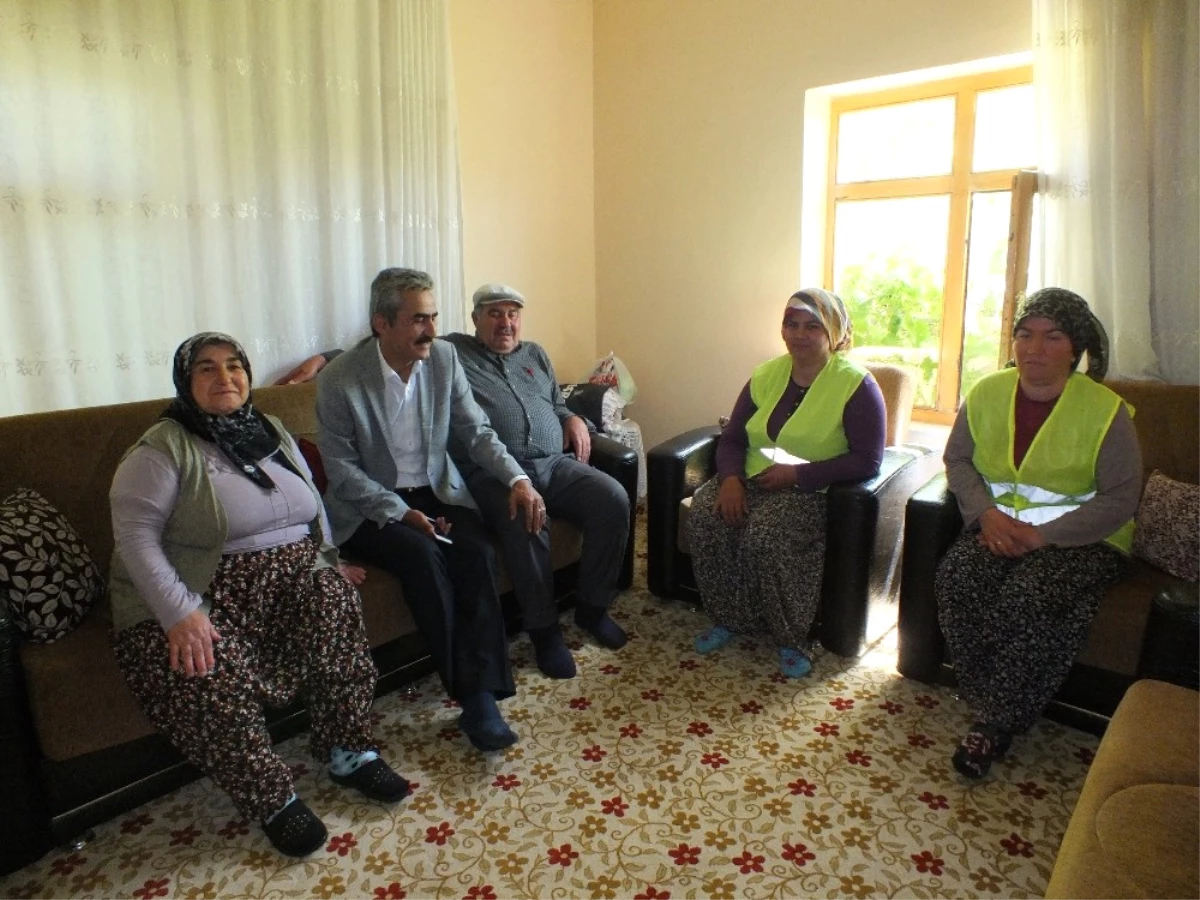 Ayrancı Belediyesi Yaşlı ve Muhtaç Vatandaşların Evlerini Temizliyor