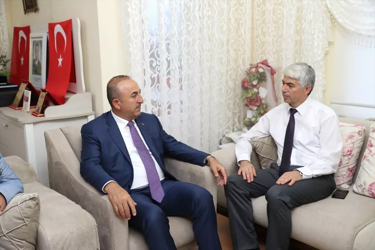 Bakan Çavuşoğlu, İftarda Şehit Ailesine Konuk Oldu