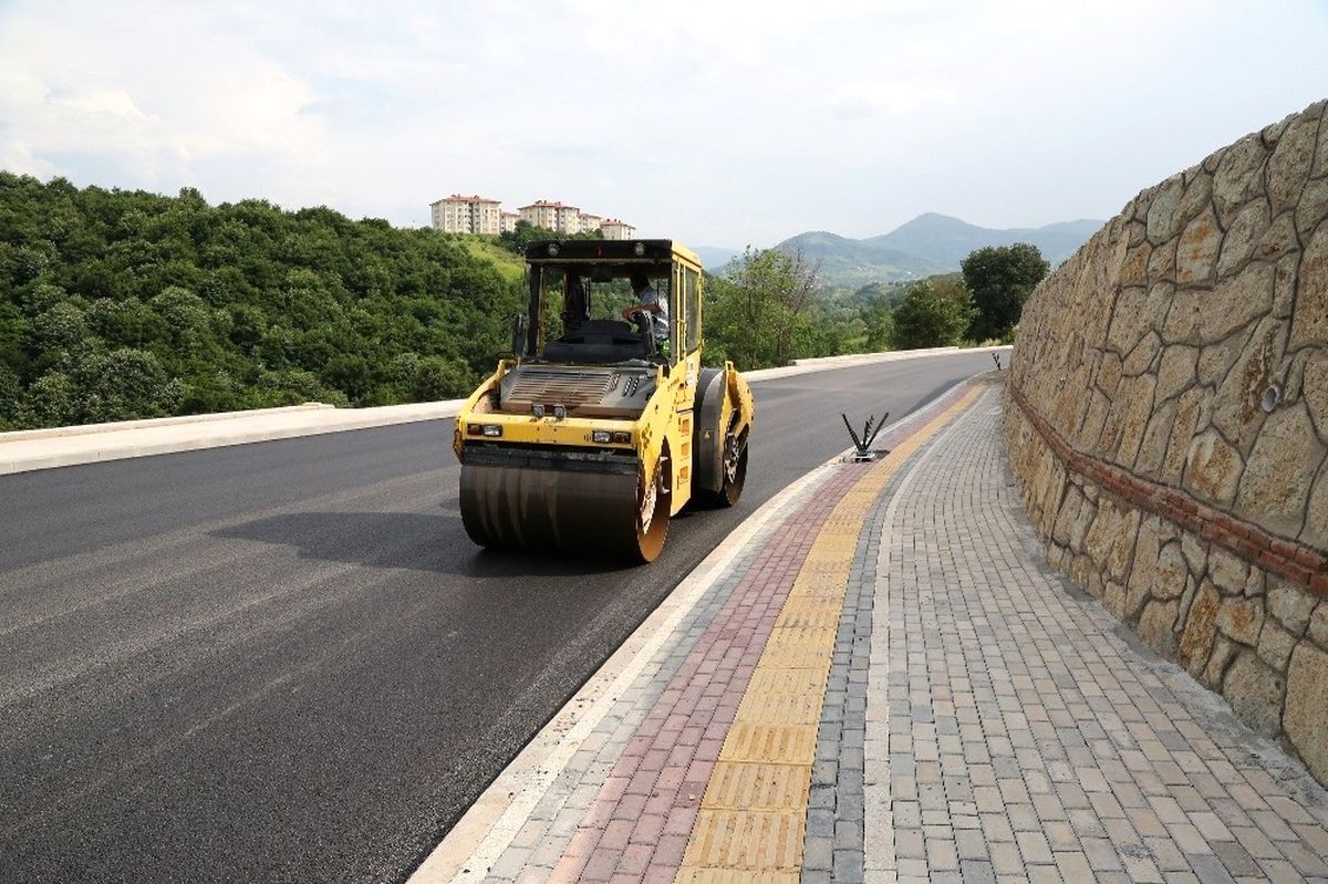 Başiskele\'de Yol Açma Çalışmaları Sürüyor