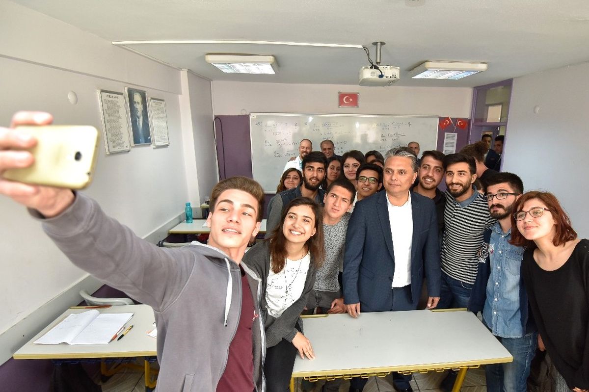 Başkan Uysal\'dan Öğrencilere Mesaj