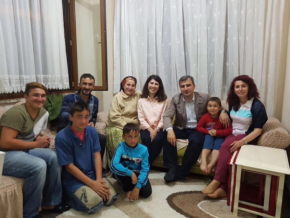 Başkan Yemenici ve Eşi Nilay Yemenici Sarıoğlu Ailesine Konuk Oldu