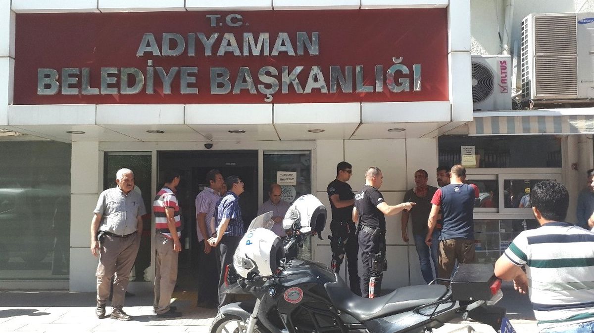 Belediye Personelleri ile Asansör Firmasına Ait Görevliler Birbirine Girdi