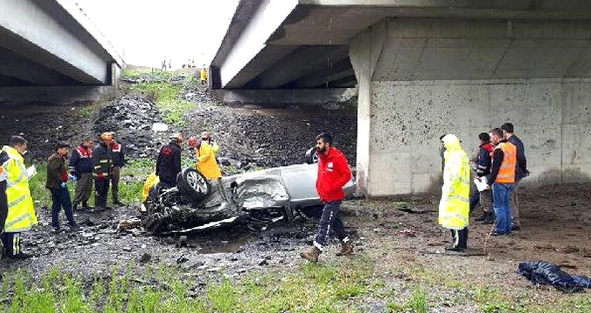 Bolu\'da 15 Metre Yükseklikteki Köprüden Uçan Otomobilin Sürücüsü Öldü