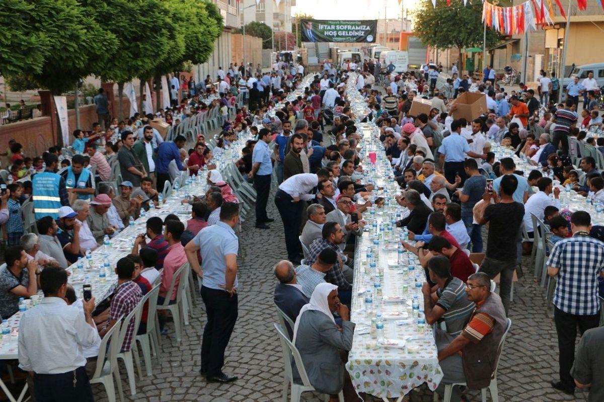 Büyükşehir Ceylanpınar\'da İftar Programı Düzenledi
