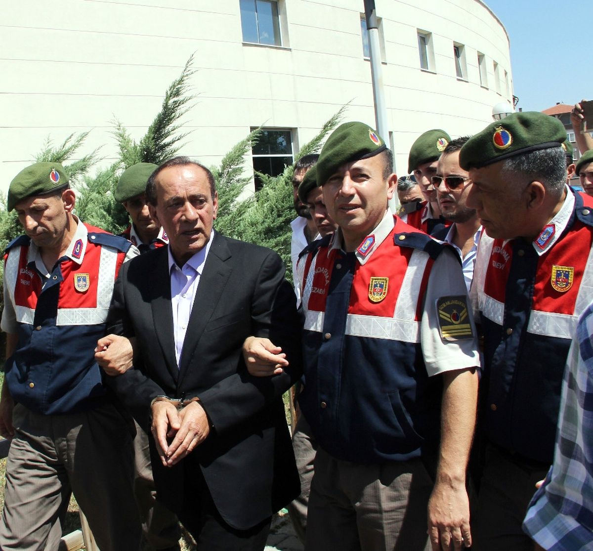 Çakıcı\'nın Adamlarına Yönelik Operasyon: 9 Gözaltı