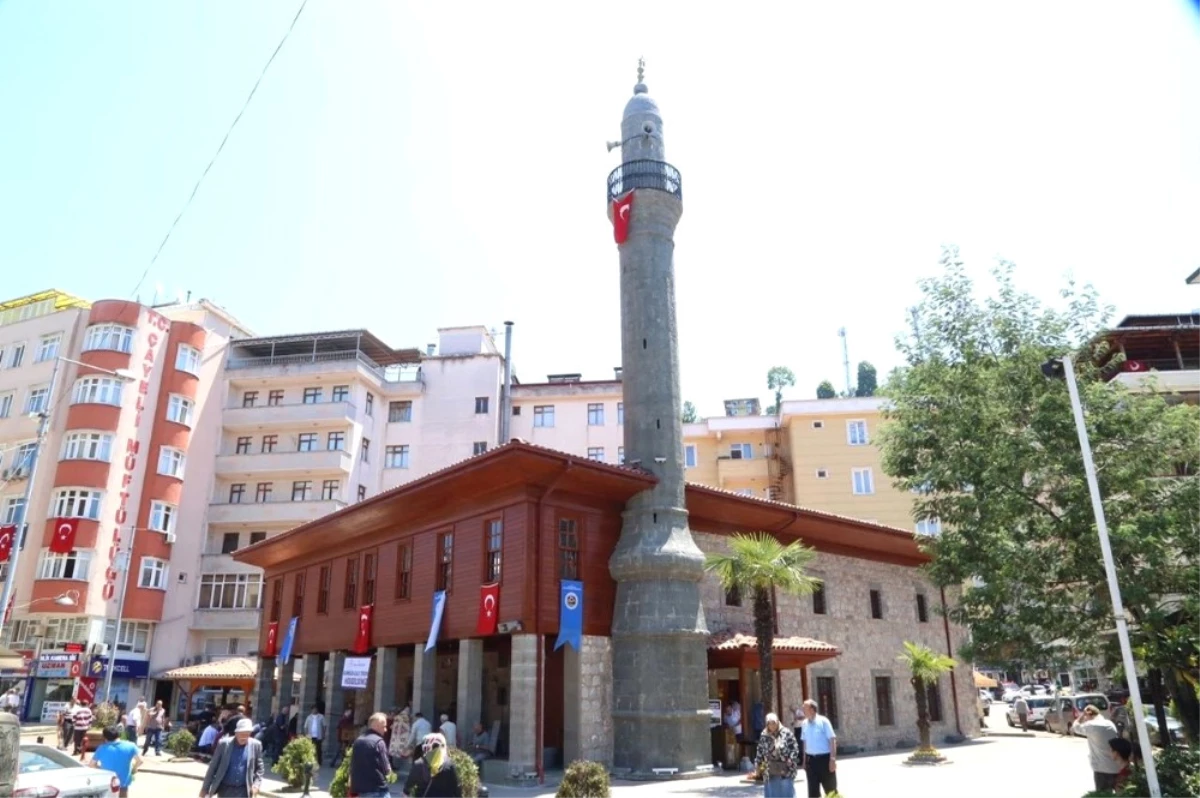 Çayeli\'ndeki Tarihi Merkez Hacıbaşı Camii\'nin Restorasyon Sonrası Açılışı Yapıldı