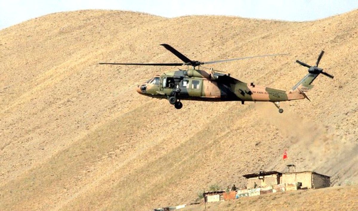 Çukurca\'da Teröristlerin Roketli Saldırısında İsabet Alan Helikopter Zorunlu İniş Yaptı (2)
