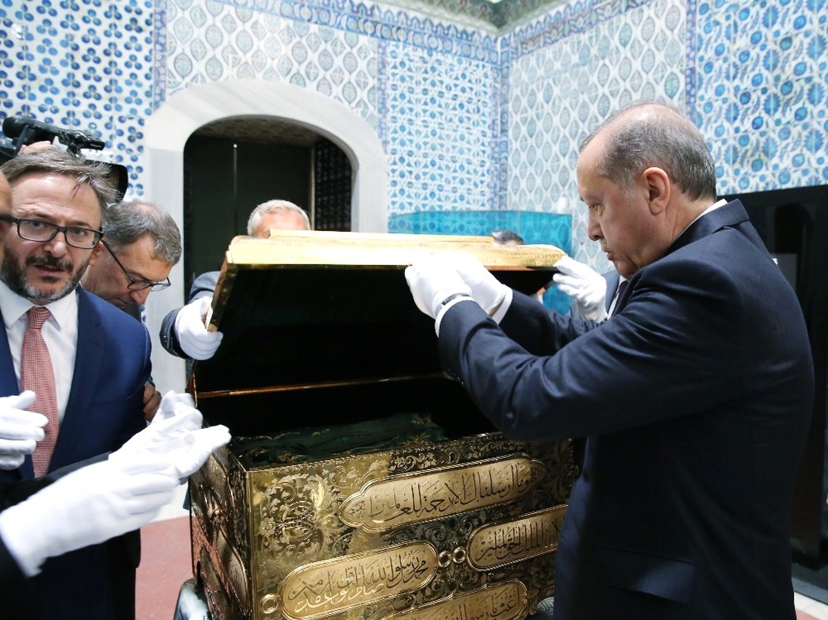 Cumhurbaşkanı Erdoğan, Hırka-ı Saadet\'i Ziyaret Etti