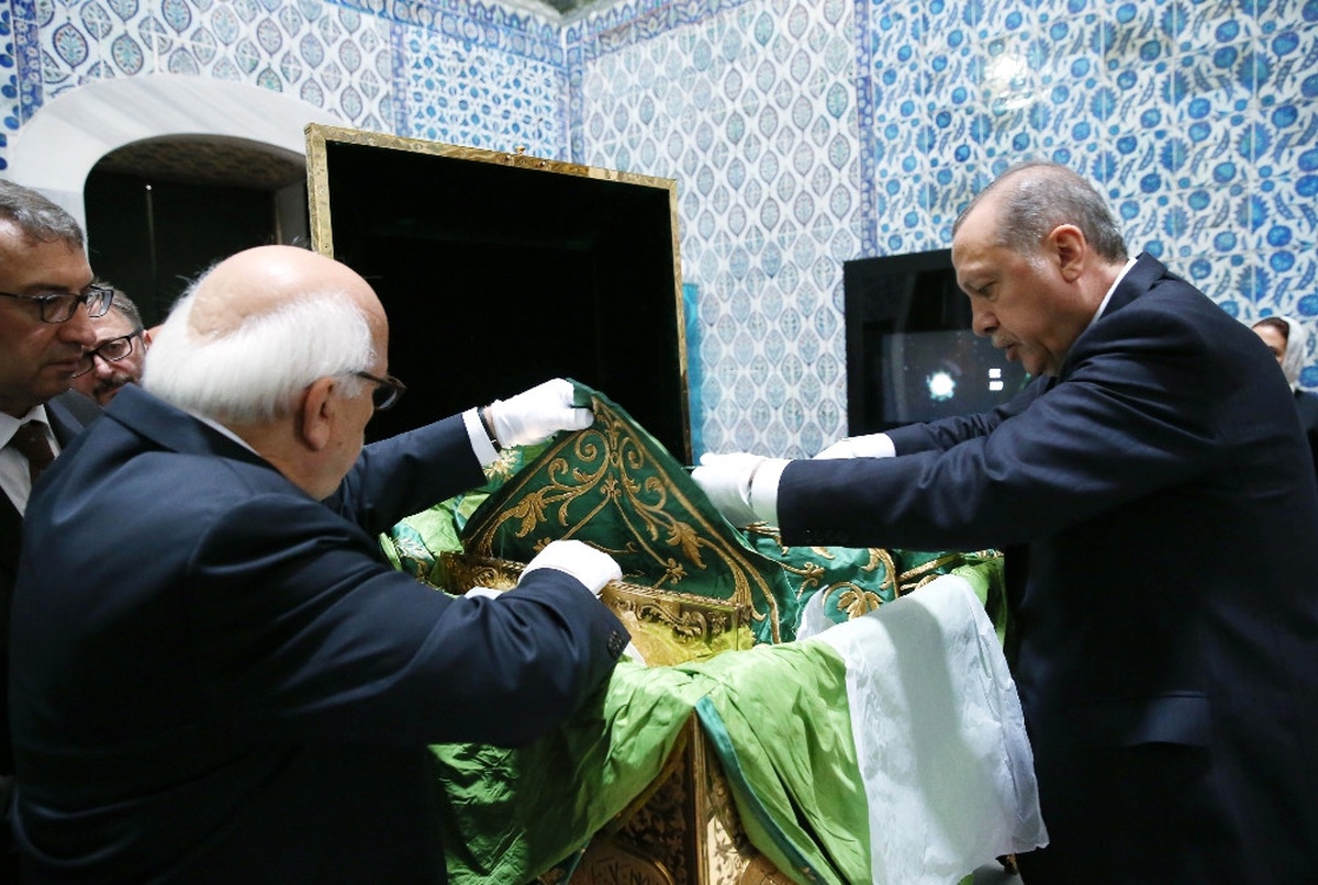 Cumhurbaşkanı Erdoğan, Hırka-ı Saadet\'i Ziyaret Etti