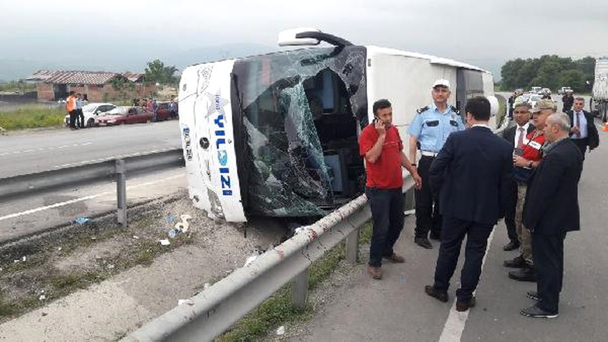Dha Yurt: Askerleri Taşıyan Otobüs Kaza Yaptı : 47 Yaralı