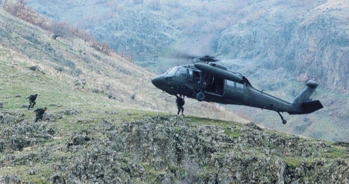 Dha Yurt - Çukurca\'da PKK\'lı Teröristlerin Roketli Saldırısında İsabet Alan Helikopter Zorunlu İniş...