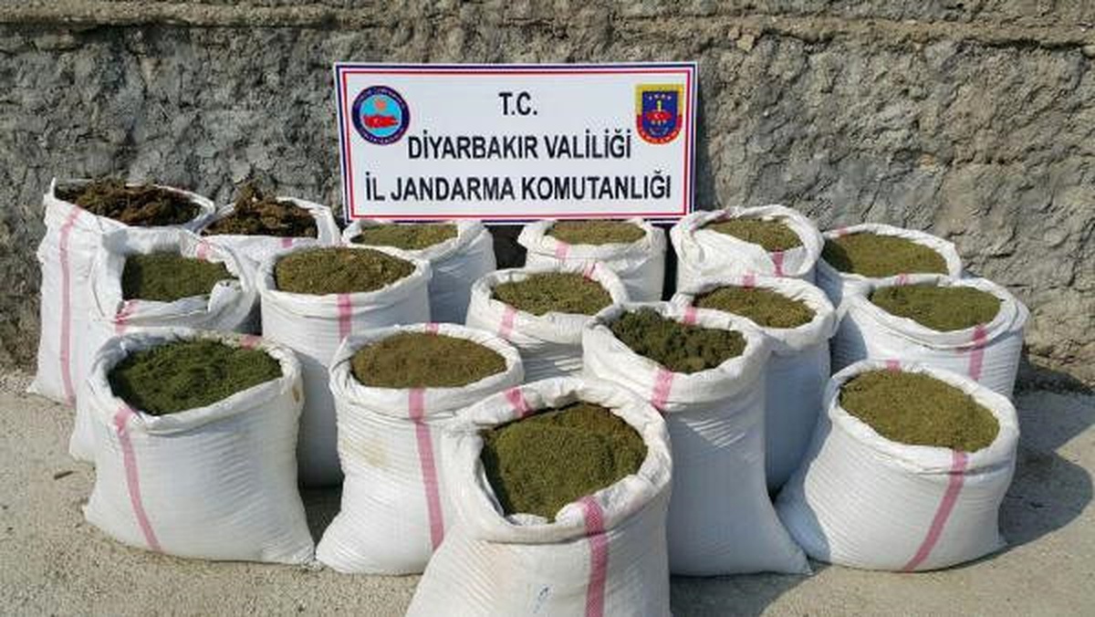 Diyarbakır\'da Büyük Operasyonda PKK Sığınakları ve Uyuşturucular Ele Geçti