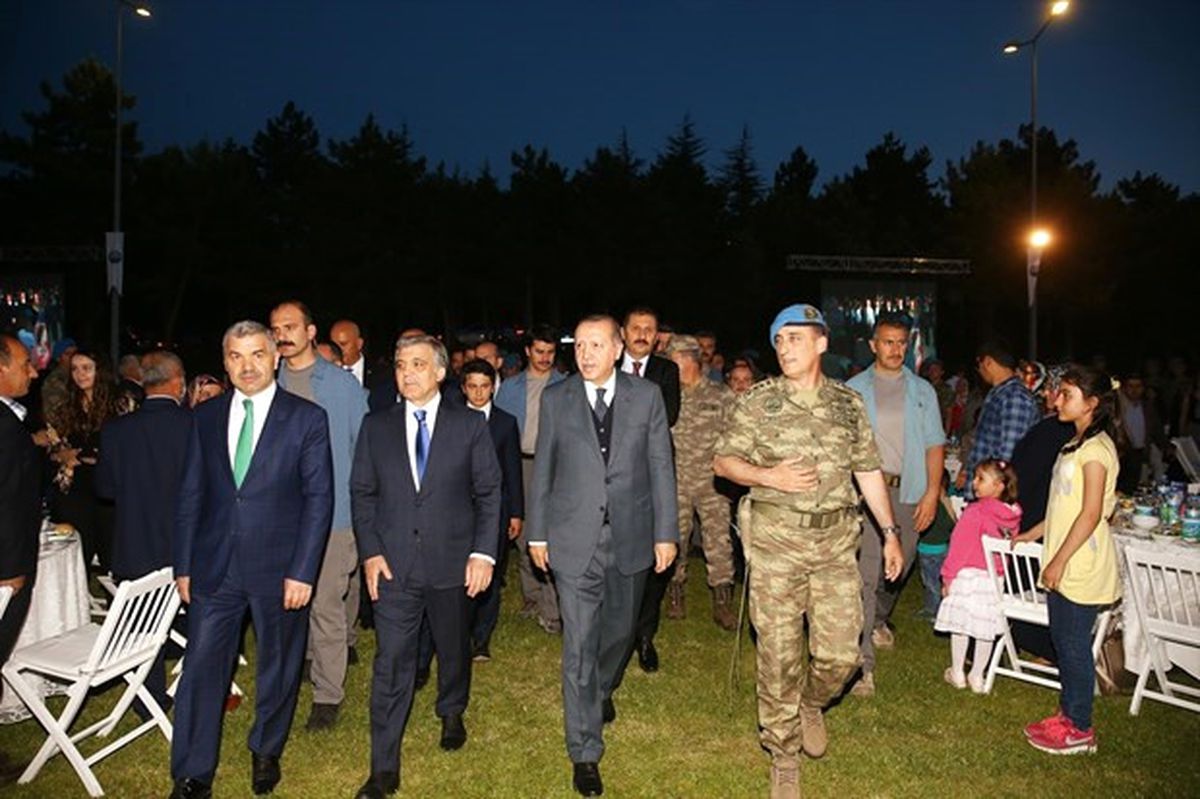 Erdoğan ve Gül Tugayda Birlikte İftar Yaptı (Fotoğraflar)