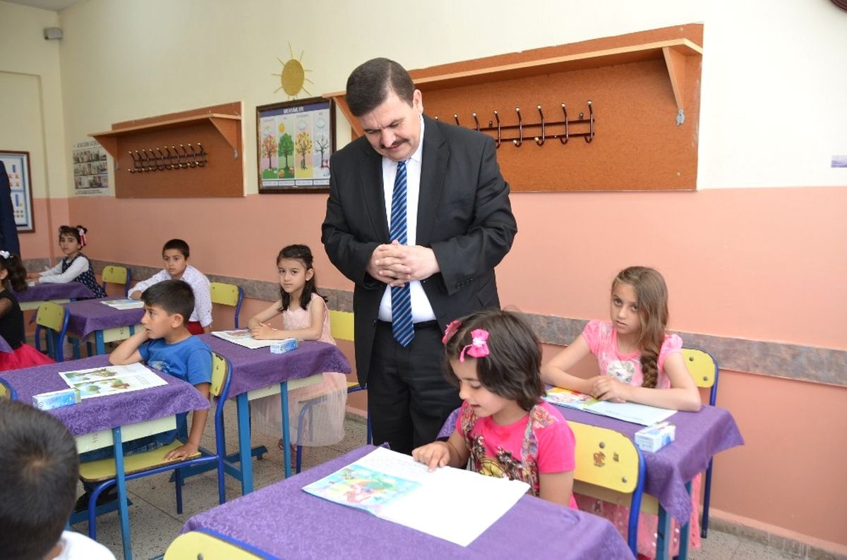 Erzincan da 40 Bin 771 Öğrenci Karnesini Aldı