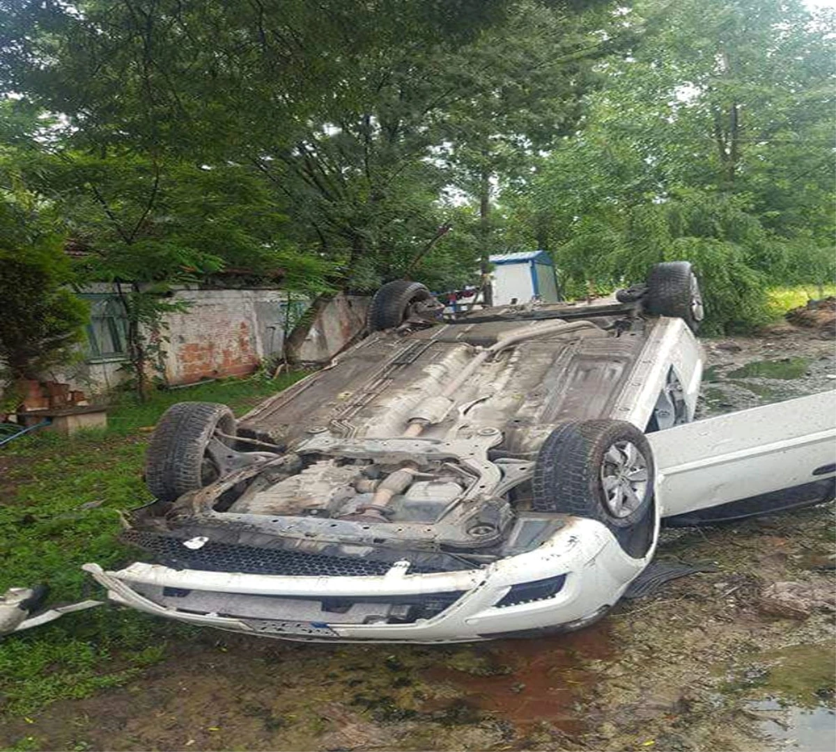 Evin Bahçesine Uçan Otomobilin Sürücüsü Hayatını Kaybetti