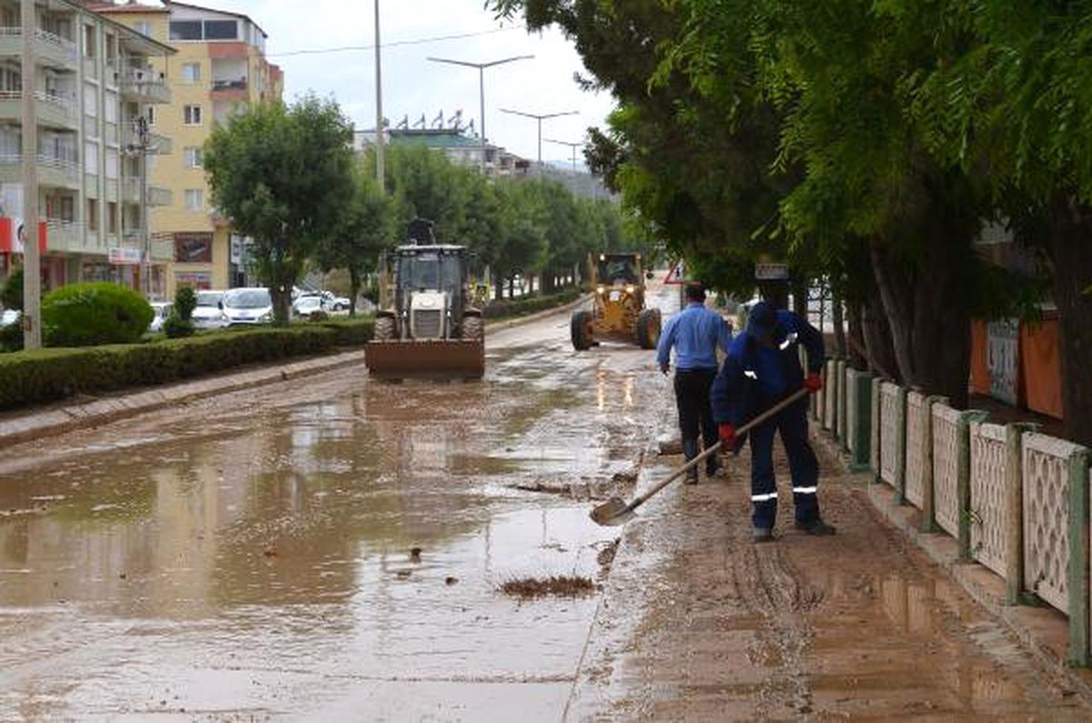 Gerede\'de Yağmur Sele Yol Açtı