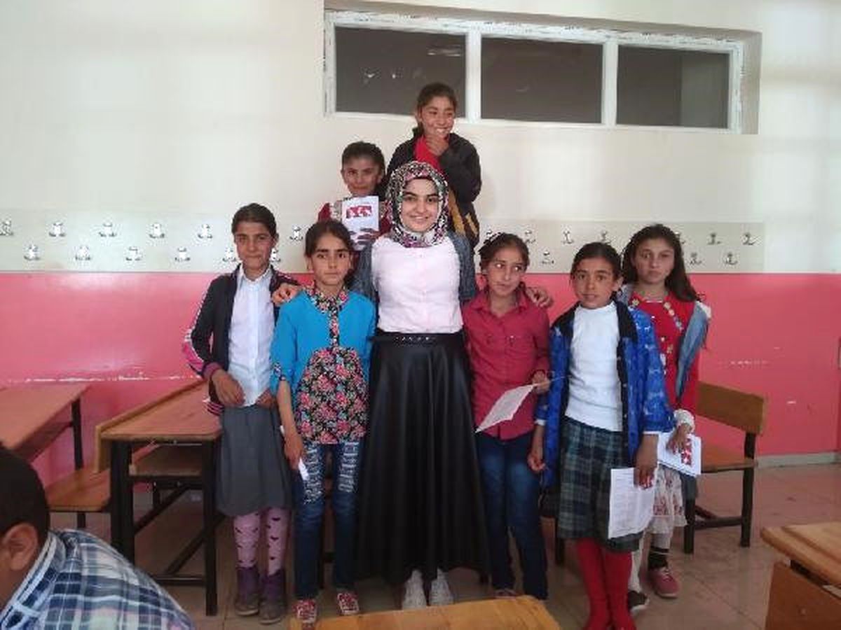 Hatay\'da Türk ve Suriyeli Öğrenciler Karnelerini Aldı