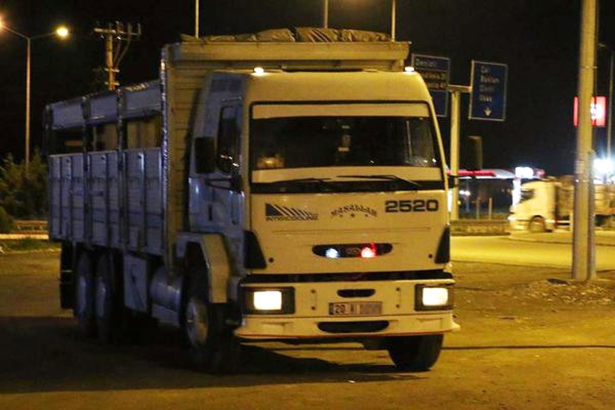 Jeneratörleri Vinçle Kamyona Yükleyip Çaldılar