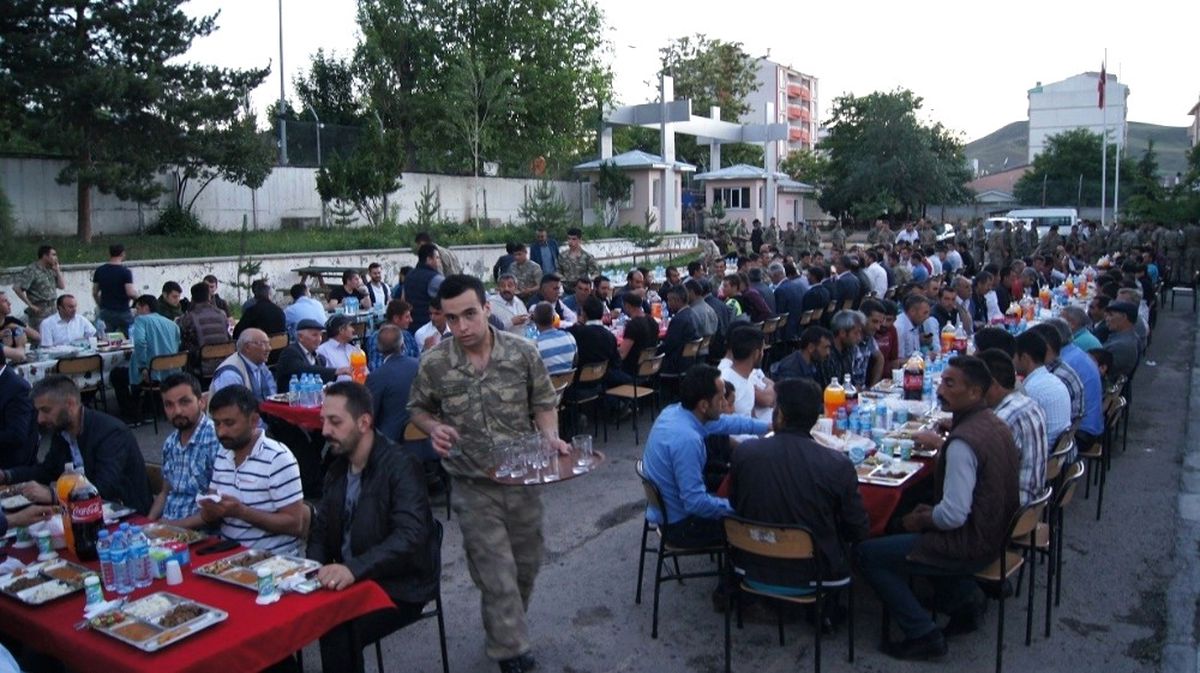Kağızman\'da Toplu İftar Yemeği