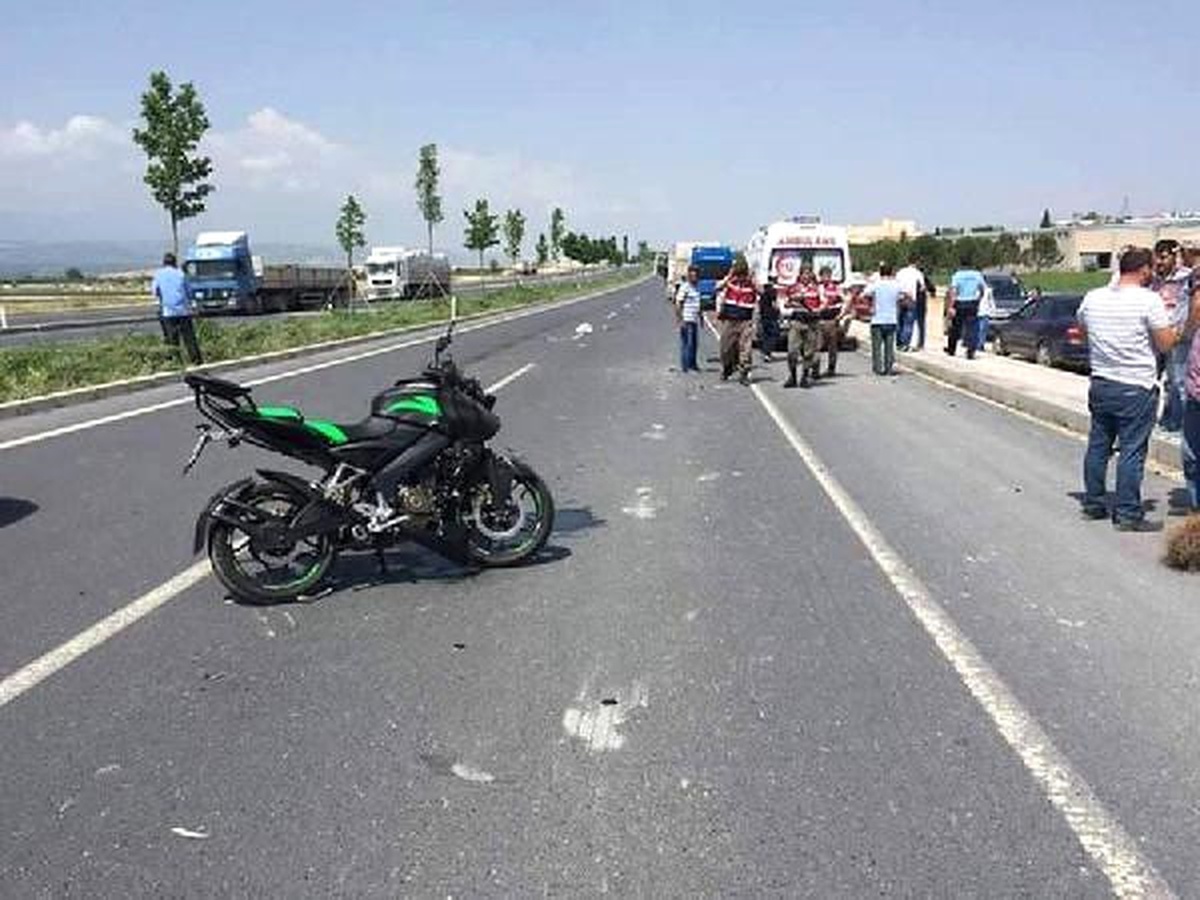 Kamyona Çarpan Motosikletin Sürücüsü Öldü