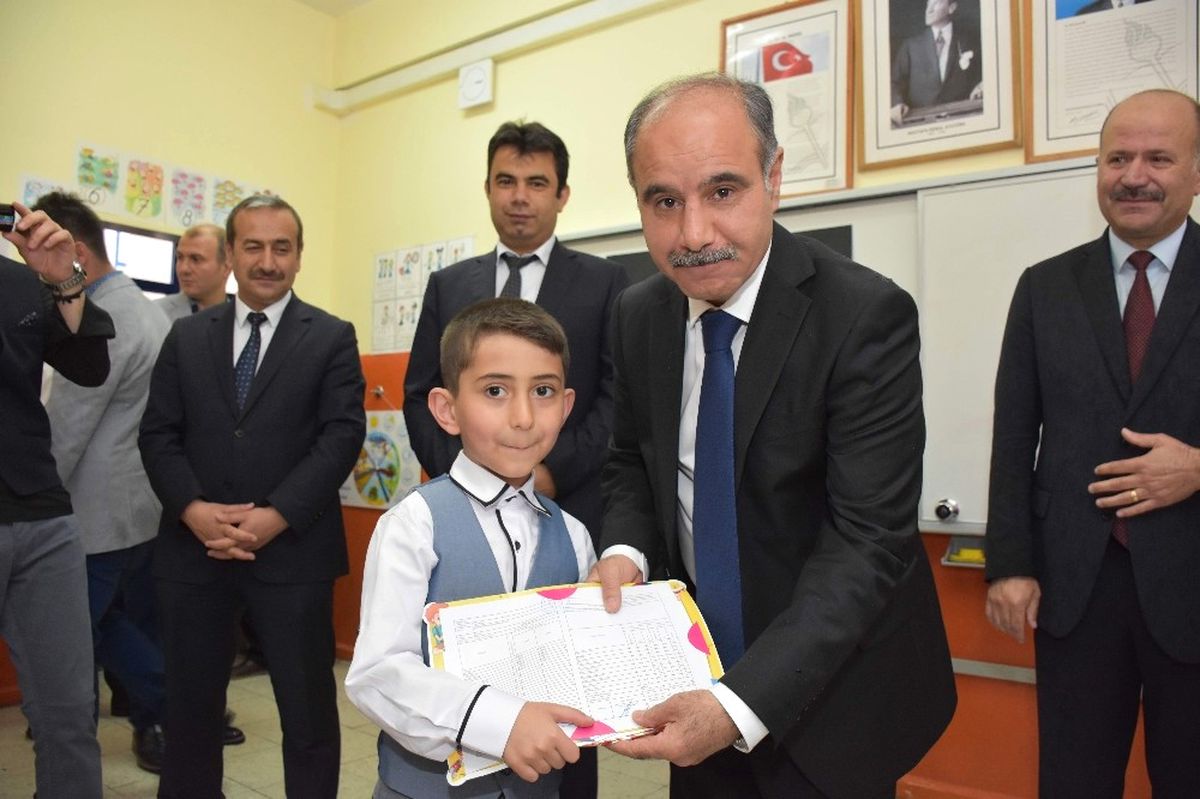 Karabük\'te 37 Bin 500 Öğrenci Karne Heyecanı Yaşadı