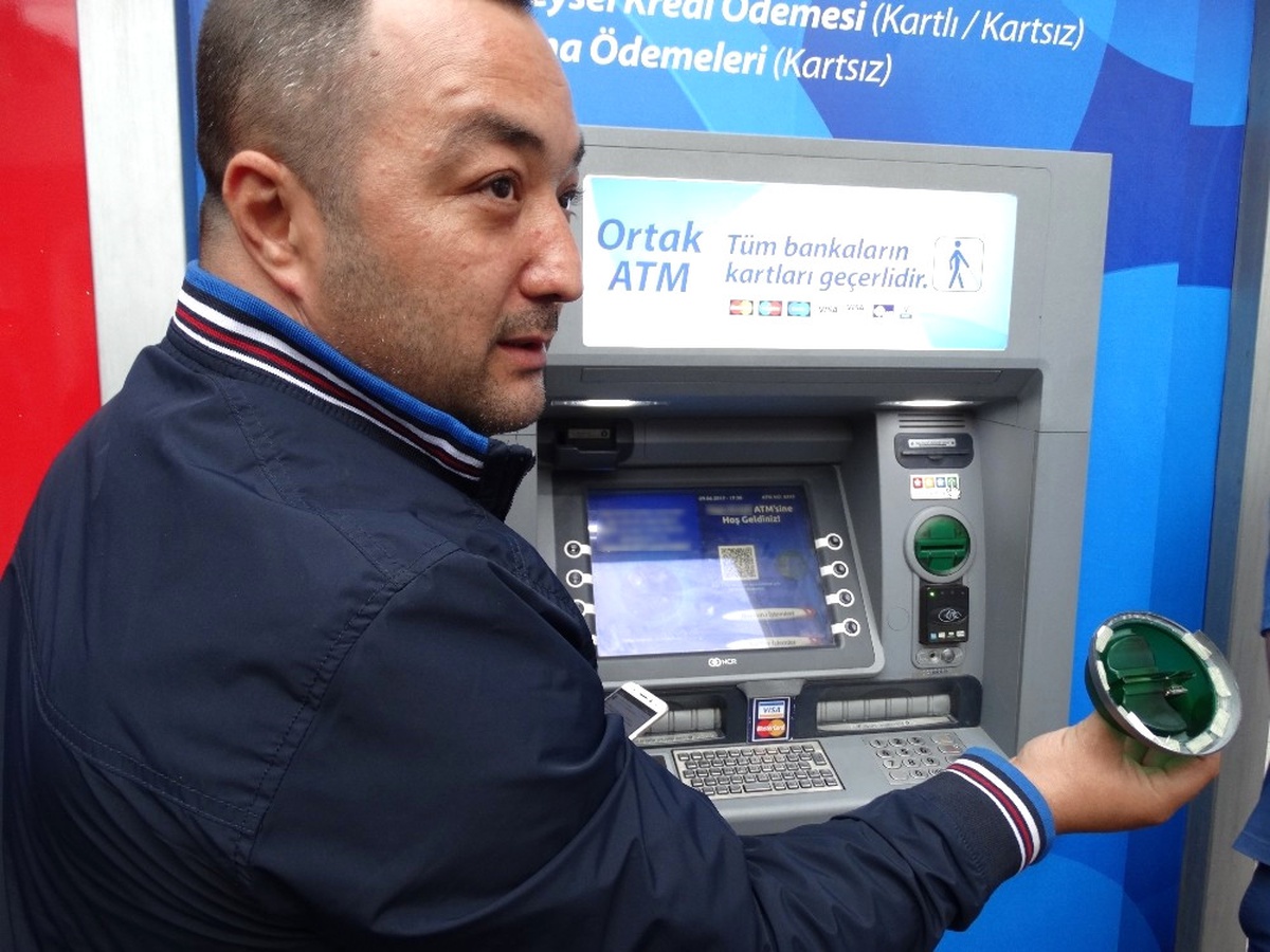 Kartı Geri Vermeyen Atm\'den Kopyalama Düzeneği Çıktı