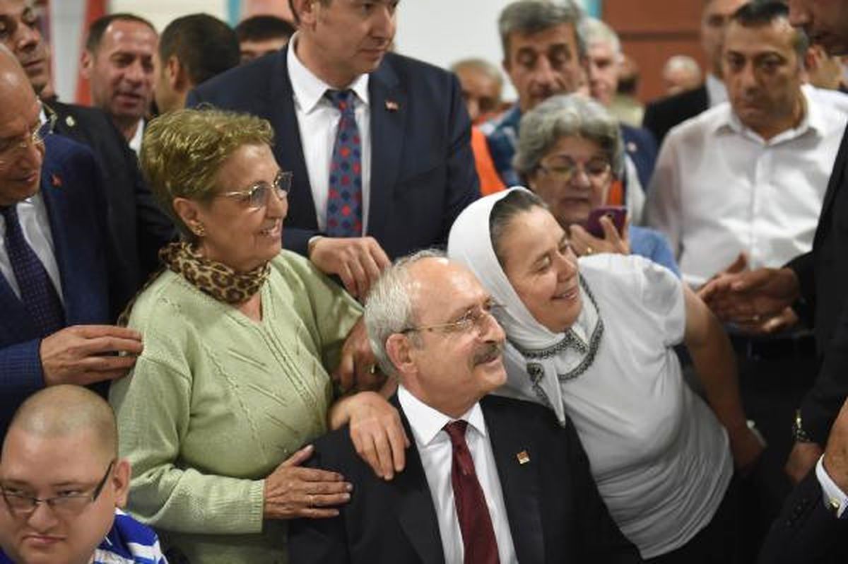 Kılıçdaroğlu Yenimahalle\'de İftar Sofrasına Konuk Oldu
