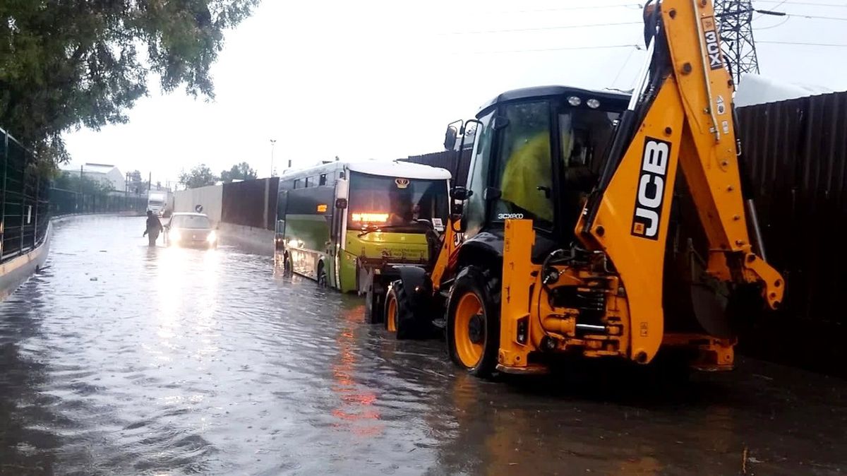 Kocaeli\'de Sağanak Yağış Hayatı Olumsuz Etkilyor