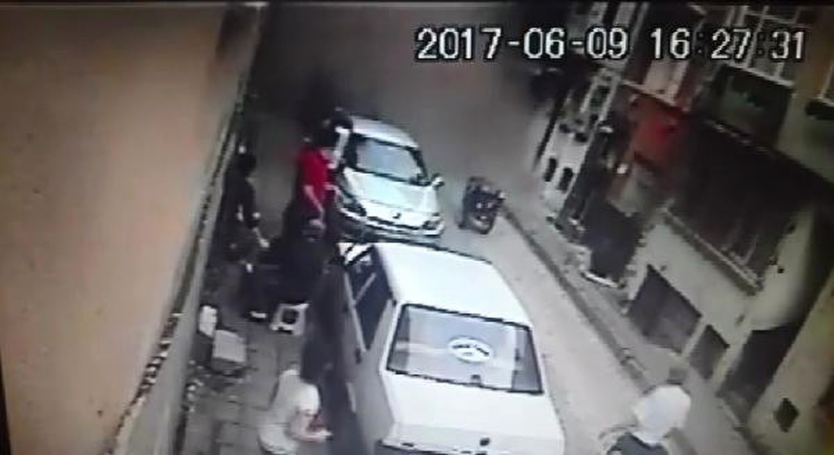 Kumkapı\'da Metruk Bina Çöktü (3)