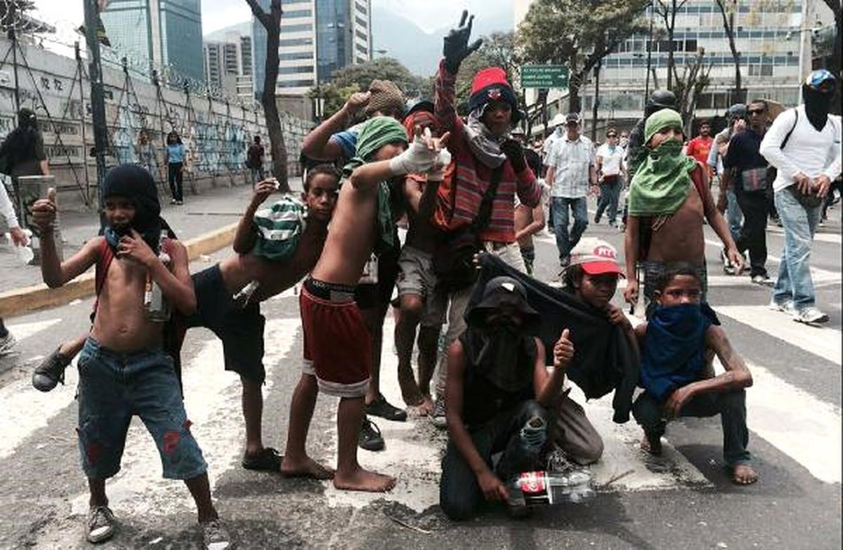 Maduro Protestolarda Çocukların Kullanılmasın Kınadı