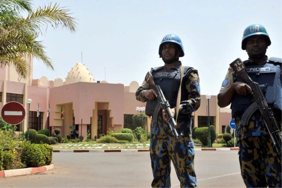 Mali\'de Anayasa Değişikliği Yürüyüşü Engellendi