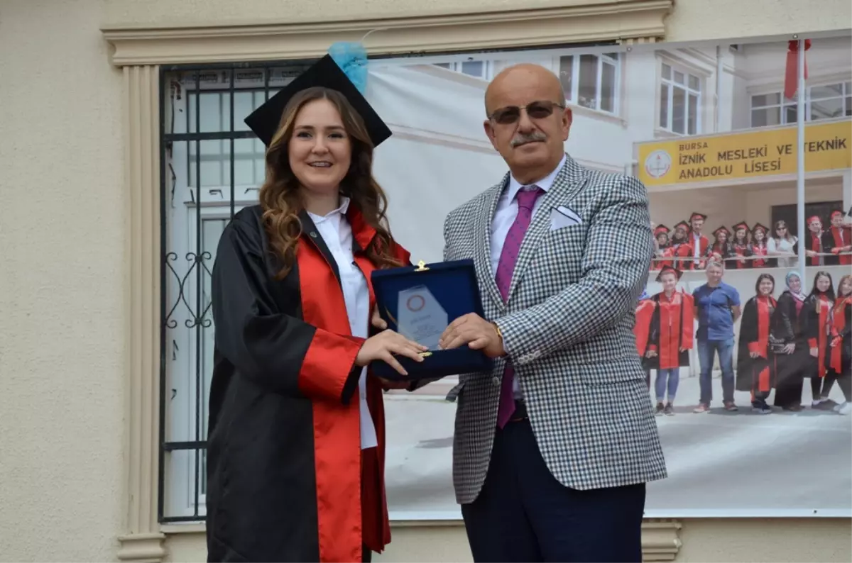 Mesleki ve Teknik Lisede Mezuniyet Coşkusu