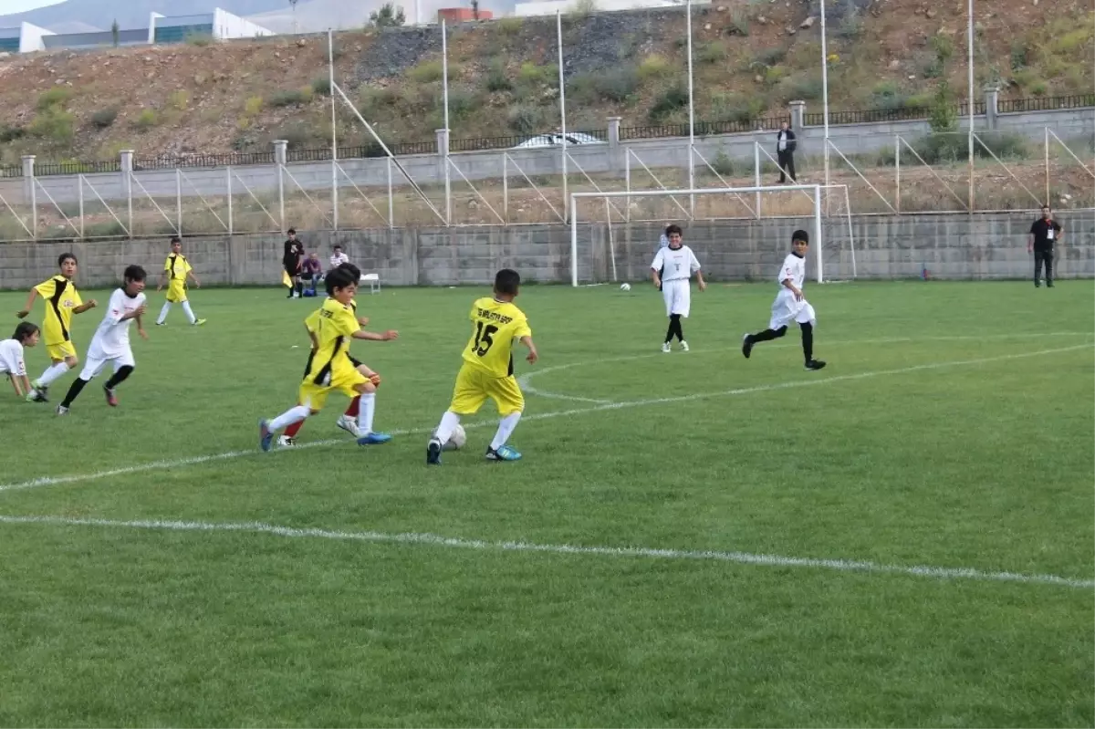 Minikler Futbol Şenliği Maçları Başladı