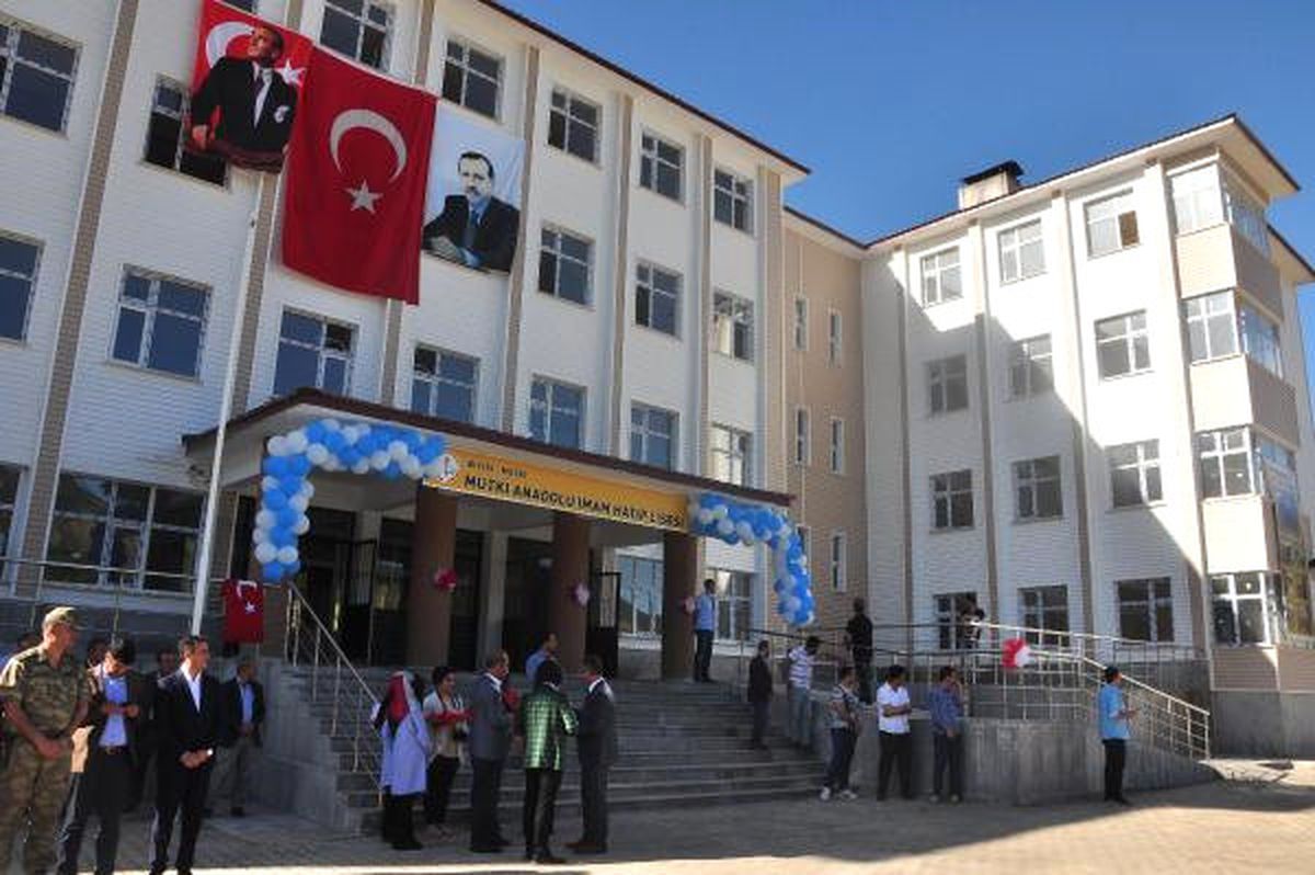 Mutki\'de İmam Hatip Lisesi Binası Hizmete Açıldı