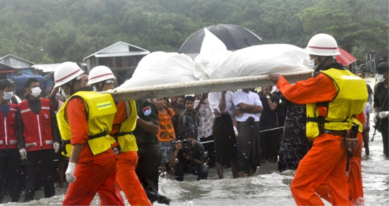 Myanmar\'da Düşen Uçağın Enkazından 31 Ceset Çıkarıldı