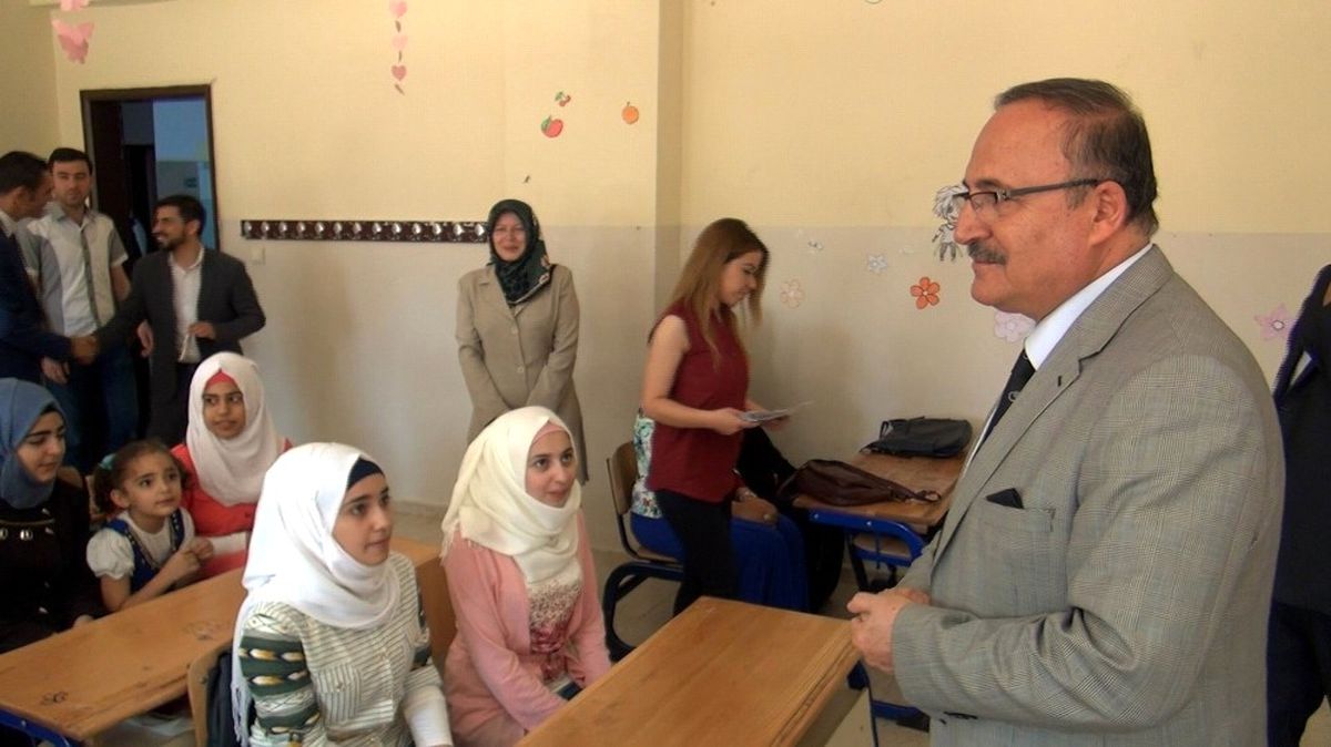 Suriyeli Öğrencilerin Karne Sevinci