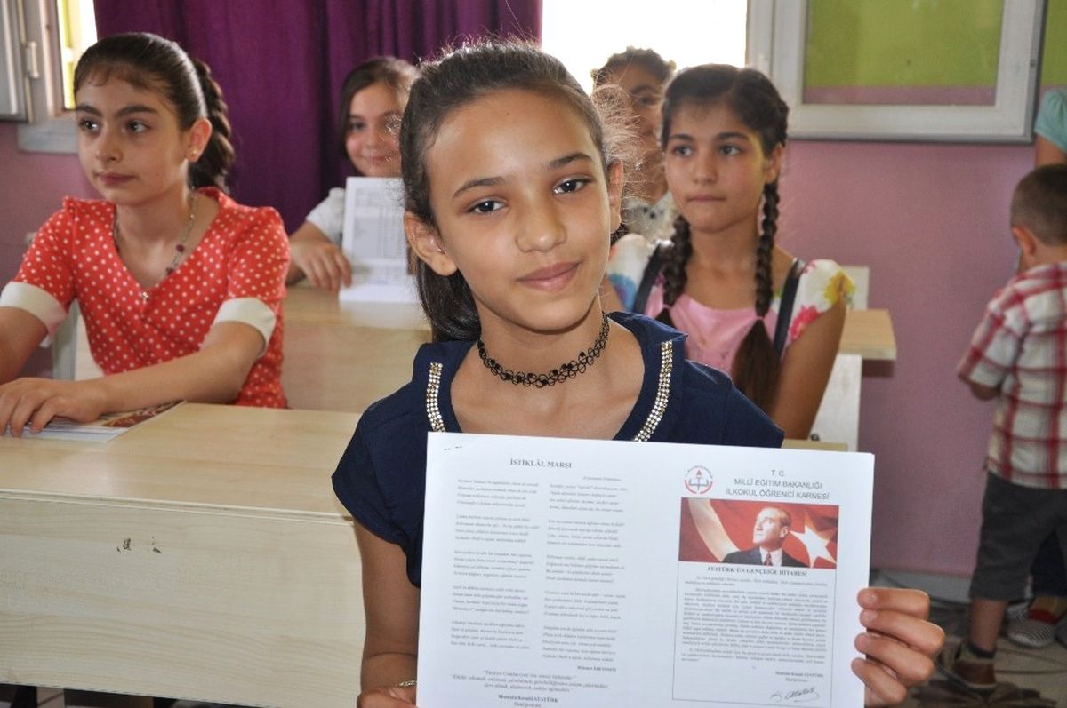 Reyhanlı\'da Suriyeli Öğrencilerin Karne Heyecanı