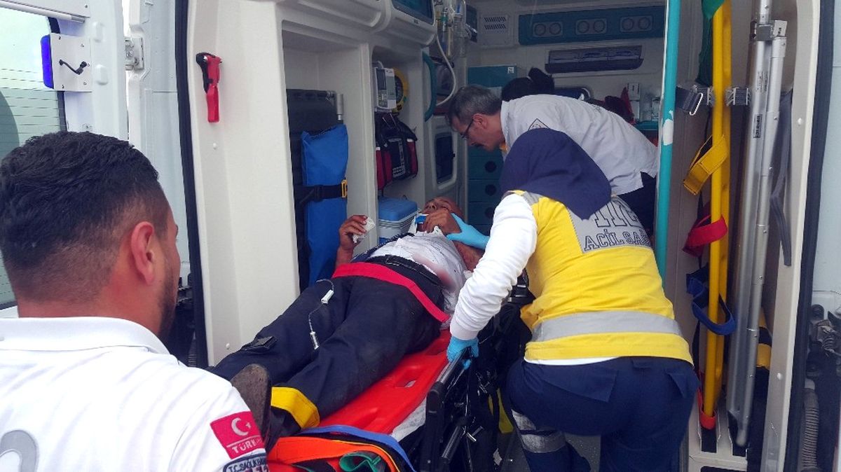 Samsun\'da Acemi Erleri Taşıyan Otobüs Devrildi: 43 Yaralı