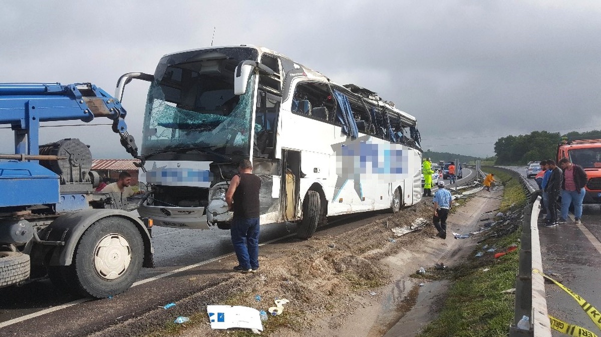 Samsun\'daki Otobüs Kazasında 49 Kişi Yaralandı